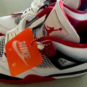 Air Jordans 4 Retro ‘Fire Red’ DC777-160